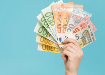 Rënia e euros ul borxhin publik me 2.8%