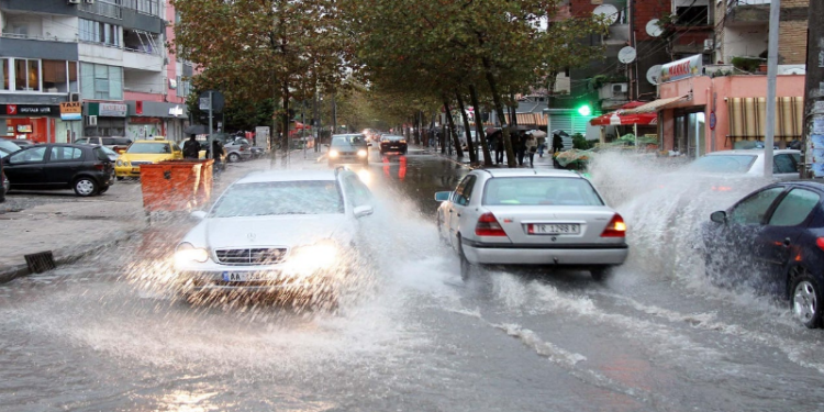Reshjet e shumta në Itali përmbysin disa zona ku paraqiten qindra persona të evakuar