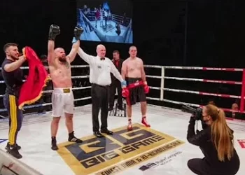 Motivohet boksieri shqiptar Bakaj pas ofendimit nga kundërshtari hungarez Istvan Kis