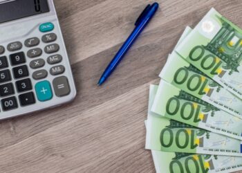 Ç’po ndodh me euron? Nis rënien pas rritjes kundrejt lekut