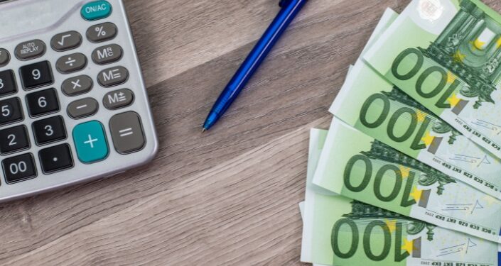 Ç’po ndodh me euron? Nis rënien pas rritjes kundrejt lekut