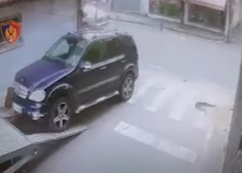 Vidhet në mënyrë spektakolare makina në kryeqytet, arrestohet një 38 – vjeçar