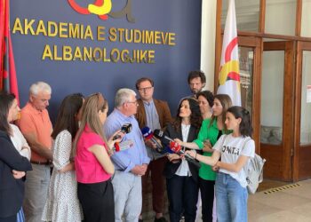 Shkrirja e Akademisë së Studimeve Albanologjike, Senati – Shkakton një akt të rëndë antikombëtar, reagon dhe Shoqëria Civile