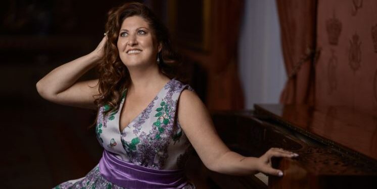 Soprano Italiane me famë botërore Ana Pirozzi për herë të parë në Shqipëri