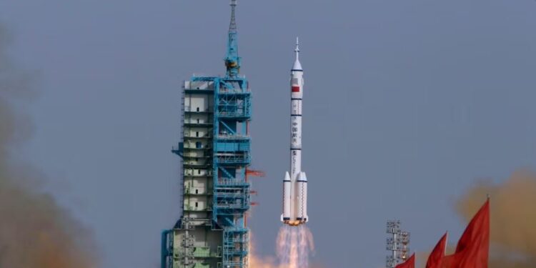 Pas 276 ditësh anija kozmike misterioze kineze kthehet në Tokë