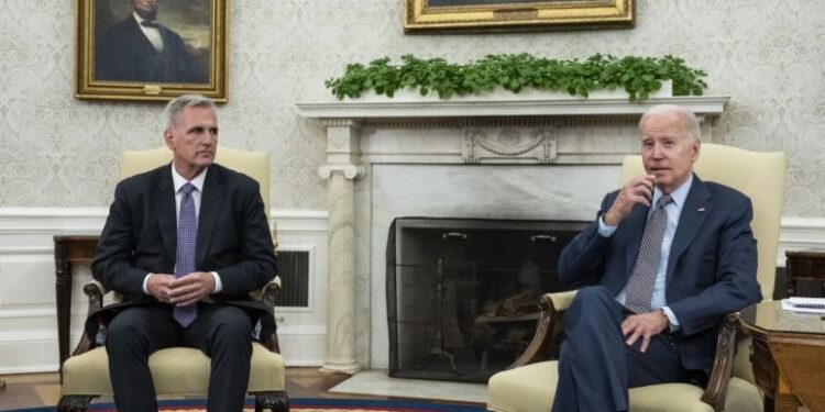 Takimi Biden dhe McCarthy përfundon pa marrëveshje për rritjen e tavanint të borxhit