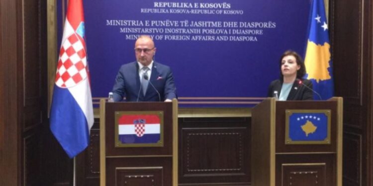 Ministri kroat Radman – Modeli i Kroacisë për pakicën serbe mund të shërbejë për Kosovën