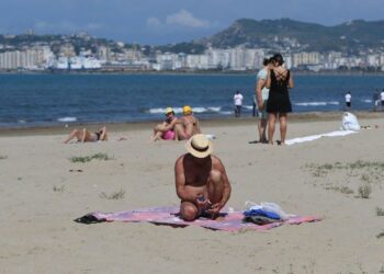 Pak ditë para çeljes së sezonit turistik, nis plazhi në Durrës