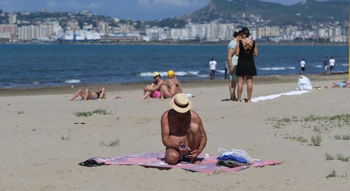 Pak ditë para çeljes së sezonit turistik, nis plazhi në Durrës
