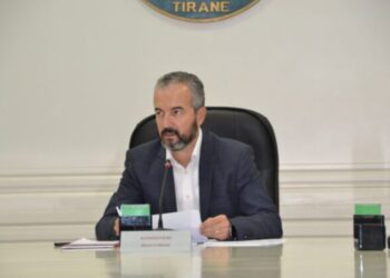 Shkelën rregullat, KQZ kërkesë KAS – Të gjobiten 20 kryebashkiakë