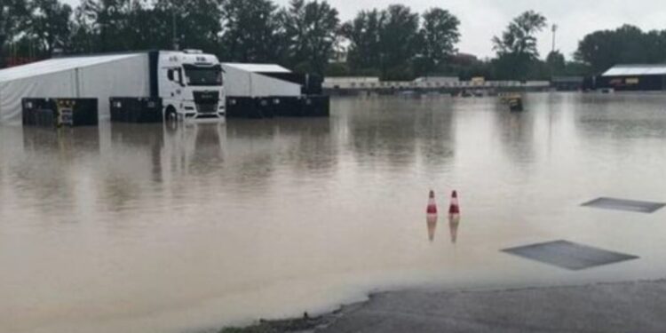 Shkak reshjet e dendura të shiut, anulohet gara e Çmimit të Madh të Imolas
