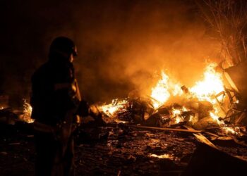 Kievi goditet nga një sulm ajror, tre persona të plagosur