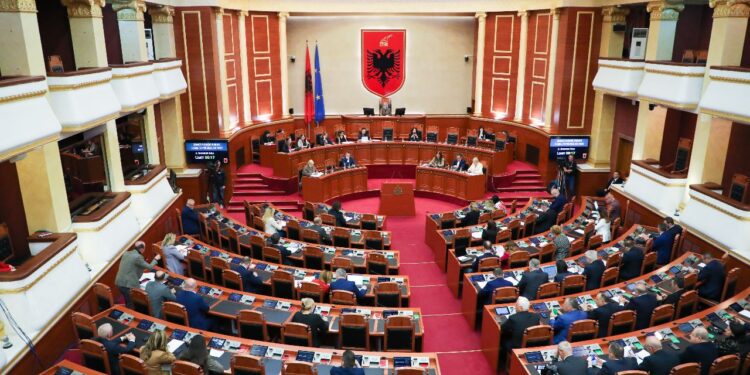 Pas dorëheqjes së Benet Becit, KQZ i jep mandatin deputetit Frrok Gjini