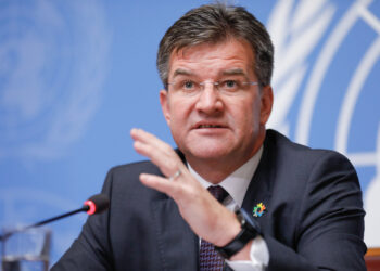 Situata kaotike mes protestuesve dhe KFOR, Lajçak tenton të organizojë takim mes Kurtit dhe Vuçiç