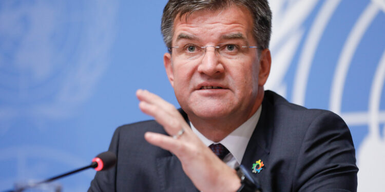 Situata kaotike mes protestuesve dhe KFOR, Lajçak tenton të organizojë takim mes Kurtit dhe Vuçiç