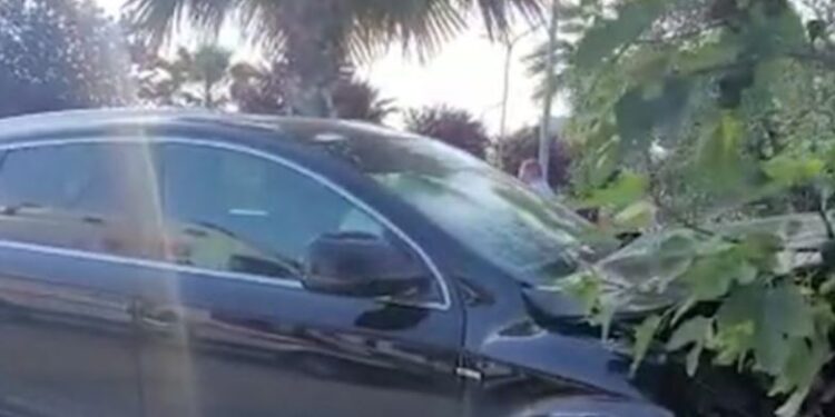 Lushnje – Makinat përplasen e përfundojnë në trotuar, dy të plagosur