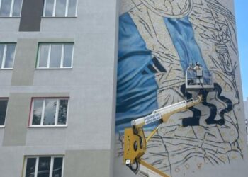 Messi në Tiranë, artisti argjentinas e sjell nëpërmjet murales madhështore