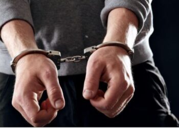 Gjendet arsenal armësh në një banesë në Gramsh, në pranga një 53-vjeçar