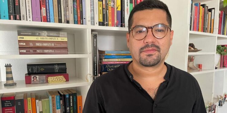 Gazetari Oscar Martinez dekorohet me çmimin “Liria e Fjalës”