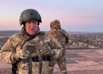 Shefi mercenar i Wagner thotë se i është thënë të qëndrojë në Bakhmut ose të cilësohet si tradhtar