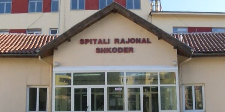 Shkodër – Makina përplas këmbësoren në vijat e bardha