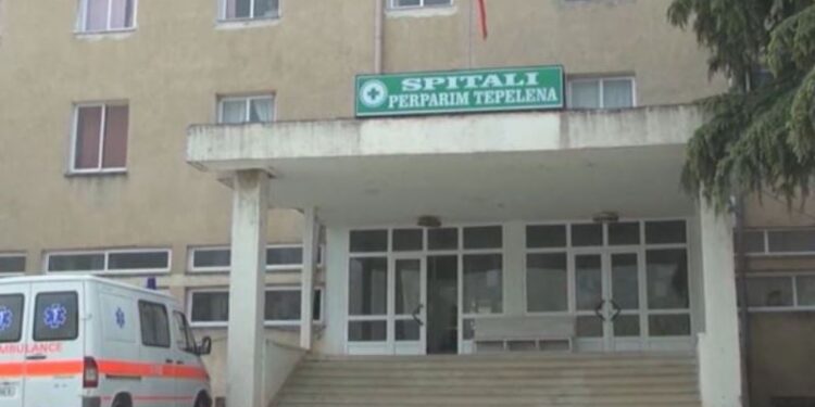 Plagoset adoleshenti në Tepelenë, u qëllua aksidentalisht me armën e të atit