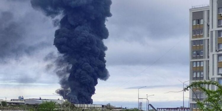 Një sulm me dron dëmton ndërtesën e tubacionit rus të naftës