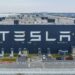 Procesi i ri i prodhimit të makinave të Tesla-s ngjall debat midis ekspertëve të industrisë
