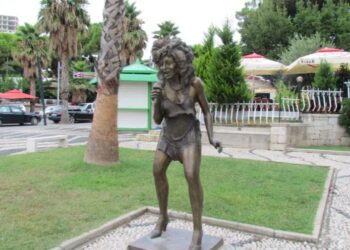 Media prestigjoze Al Jazeera – Si u bë Tina Turner një ikonë e pamundur në Shqipëri?