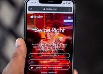 Platforma Tinder ndal funksionin e saj në Rusi