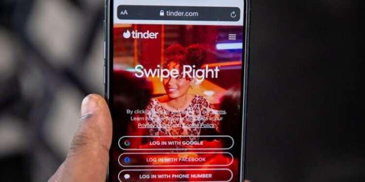 Platforma Tinder ndal funksionin e saj në Rusi