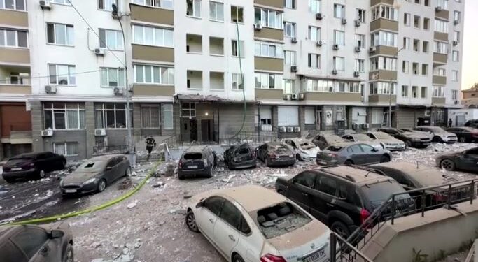 Tensionohet situata – Dronët godasin Moskën ndërsa një valë e re e sulmeve ajrore ruse goditi Ukrainën