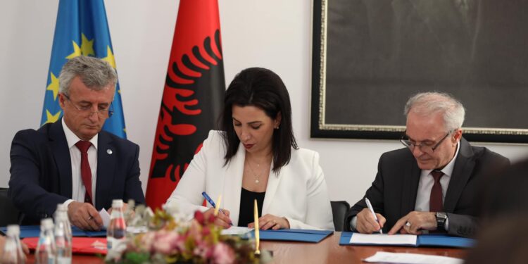 Për mësuesit që janë në prag pensioni, ministrja e Arsimit Evis Kushi prezanton vendimin e ri