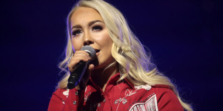 Ja katër këngët më të dëgjuara të viteve 80-90 që Ava Max i risolli në këtë dekadë