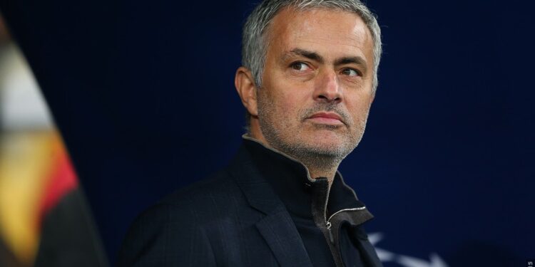 Jose Murinho në telashe me UEFA-n, shkak ofendimet e tij ndaj gjyqtarit në finalen e Europa League