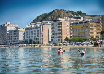 Në gjëndje të dehur, turistja polake bie nga ballkoni i një hoteli në plazhin e Durrësit