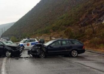 Njëri prej drejtuesve në gjendje të dehur, dy automjete përplasen në aksin Korçë- Bilisht 