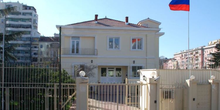 Kërcënime – Rusët duan mbrojtje, ambasada i kërkon policisë shqiptare shoqërim me eskortë