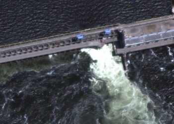 Shpërthen në jug të Ukrainës diga që furnizonte Krimenë me ujë