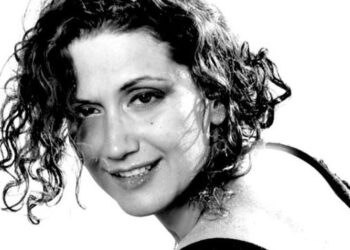 Si asnjëherë më parë artistja e njohur Eda Zari në performancë me djalin e saj