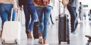 Avokatja britanike – Paralajmërohet një valë e re emigrantësh shqiptarë që do të kalojnë Kanalin këtë verë