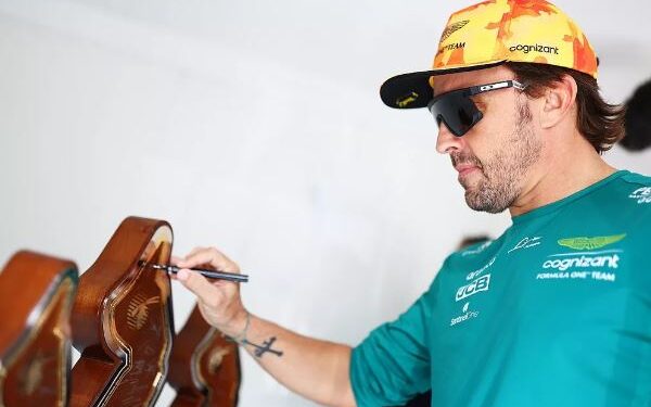 F1 – Ankandi i trofeut të Imolas, mbledh 247,171 £ për familjet e përmbytura