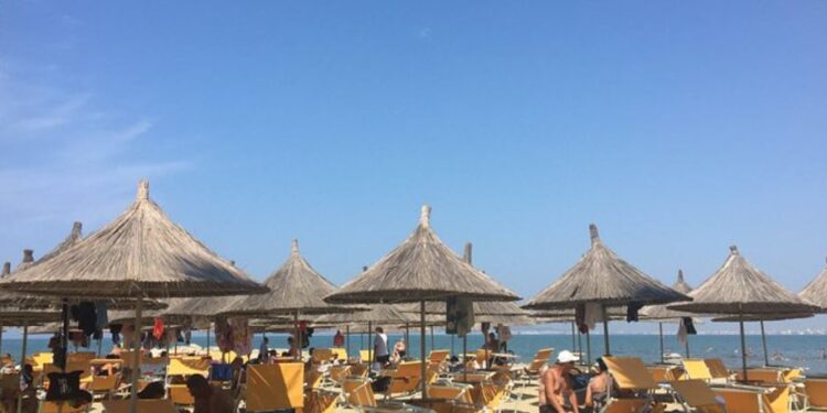 Gjendet i pa jetë në dhomën e një hoteli, turisti polak në Golem