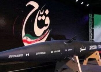 Irani prezanton raketën e tij të parë balistike hipersonike