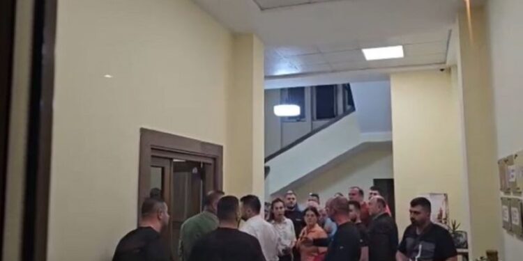 “Mish – mash në kryesinë e PD”, deputetët largohen ndërsa Tabaku dorëhiqet si nënkryetare