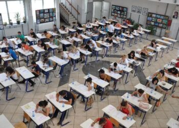 Matura Shtetërore – Maturanët i nënshtrohen sot provimit të Gjuhës Shqipe dhe Letërsisë