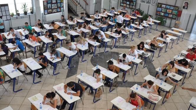 Matura Shtetërore – Maturanët i nënshtrohen sot provimit të Gjuhës Shqipe dhe Letërsisë
