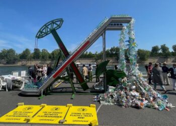 Njihuni me veprën e artit që ndodhet në Paris, e cila është e përbërë nga mbetjet plastike