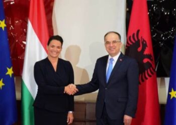 Tensionet në veri të Kosovës – Presidentja e Hungarisë dhe homologu i saj Bajram Begaj bëjnë thirrje për qetësim të situatës