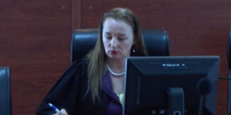 Zbulohet pasuria marramendëse e gjyqtares së Durrësit që i grabitën bizhuteritë